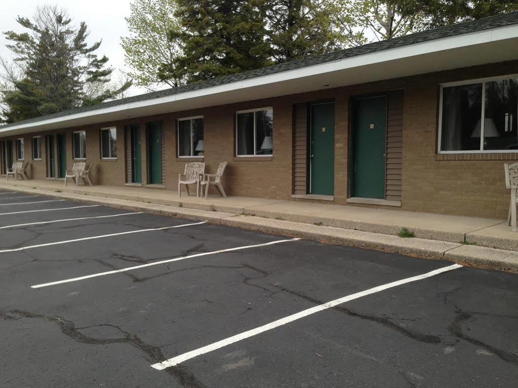 Capri Motel Mackinaw Stadt Exterior foto