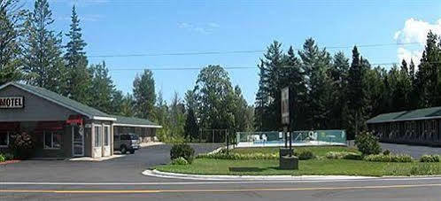 Capri Motel Mackinaw Stadt Exterior foto
